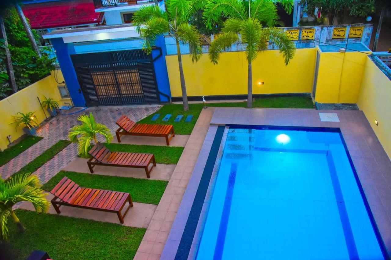 Grand Royal Villa Negombo Exterior photo